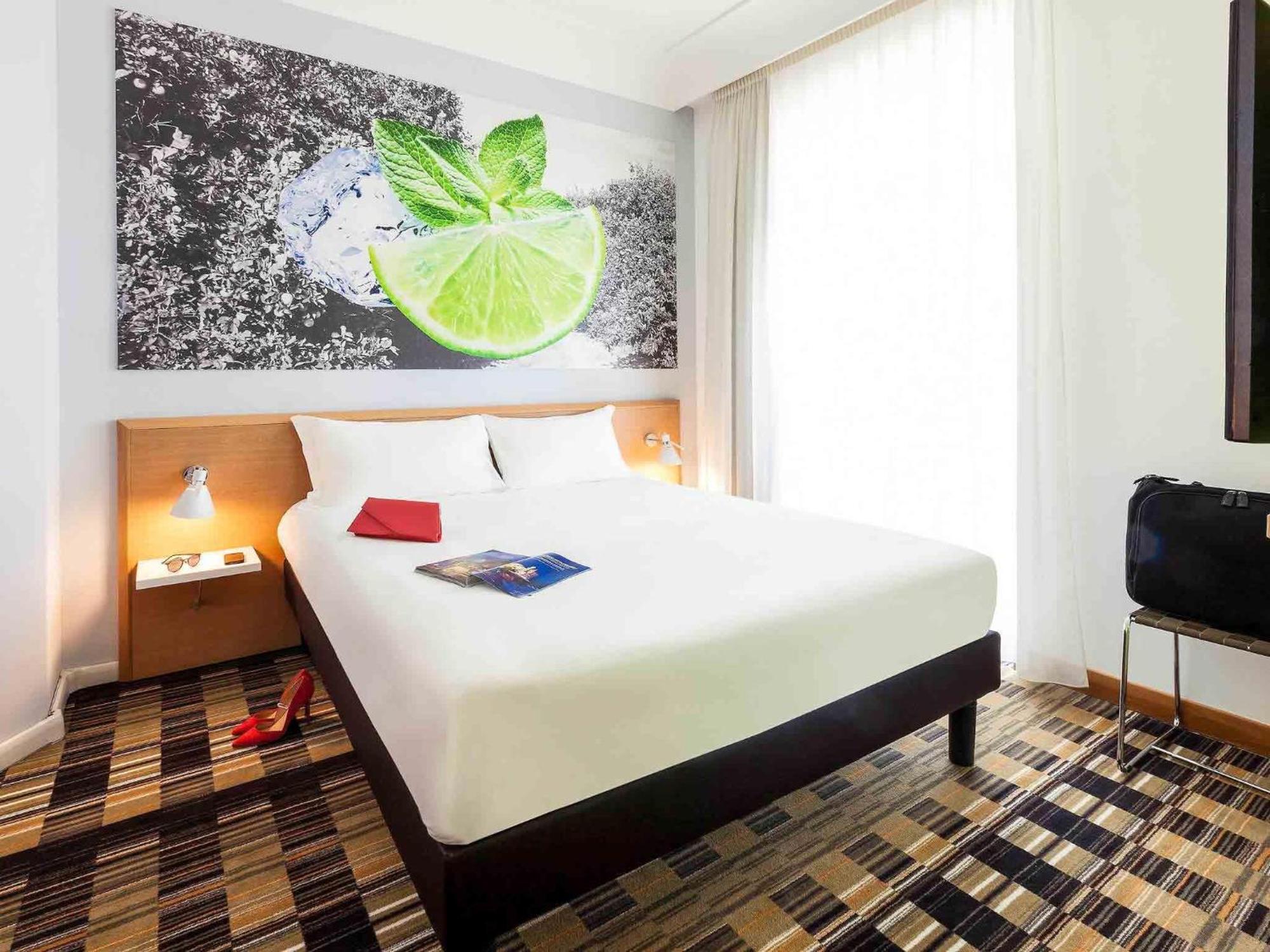 Standard Room with One Double Bed and One Single Bed